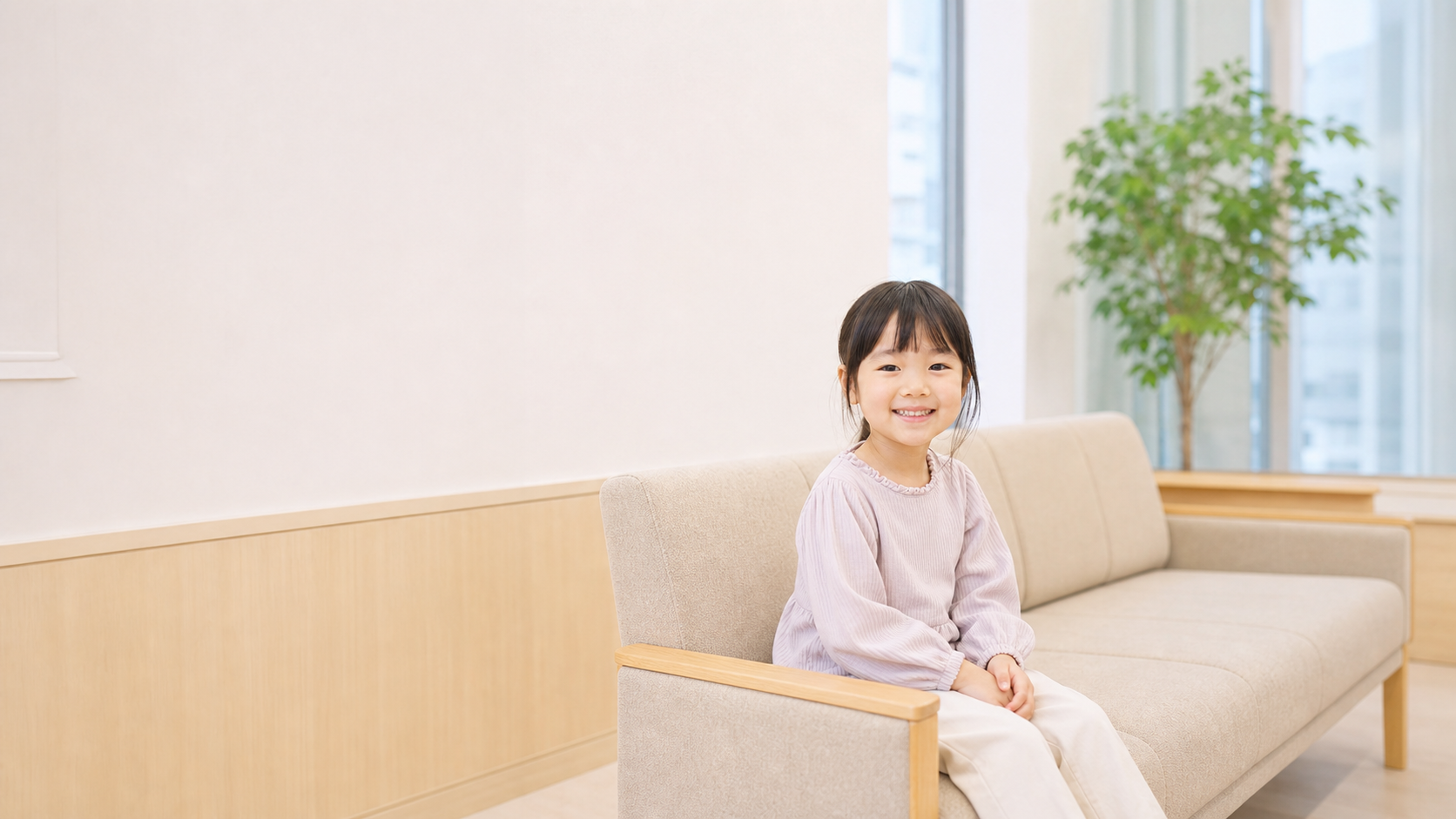 歯を見せて笑う小さなお子様のイメージ