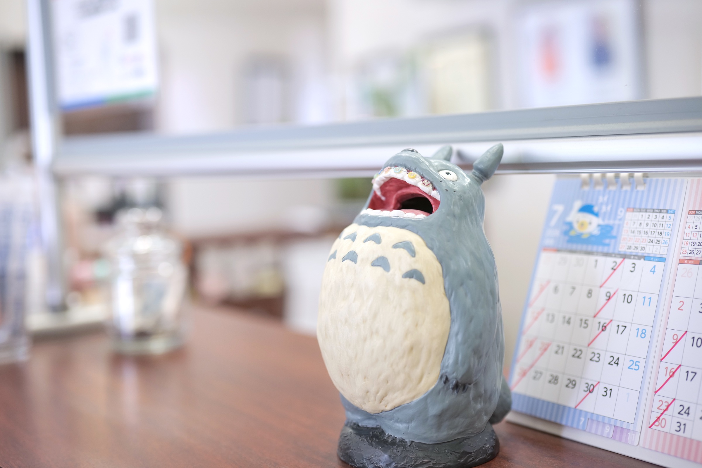 受付に置かれたお子さん向けのキャラクターオブジェ
