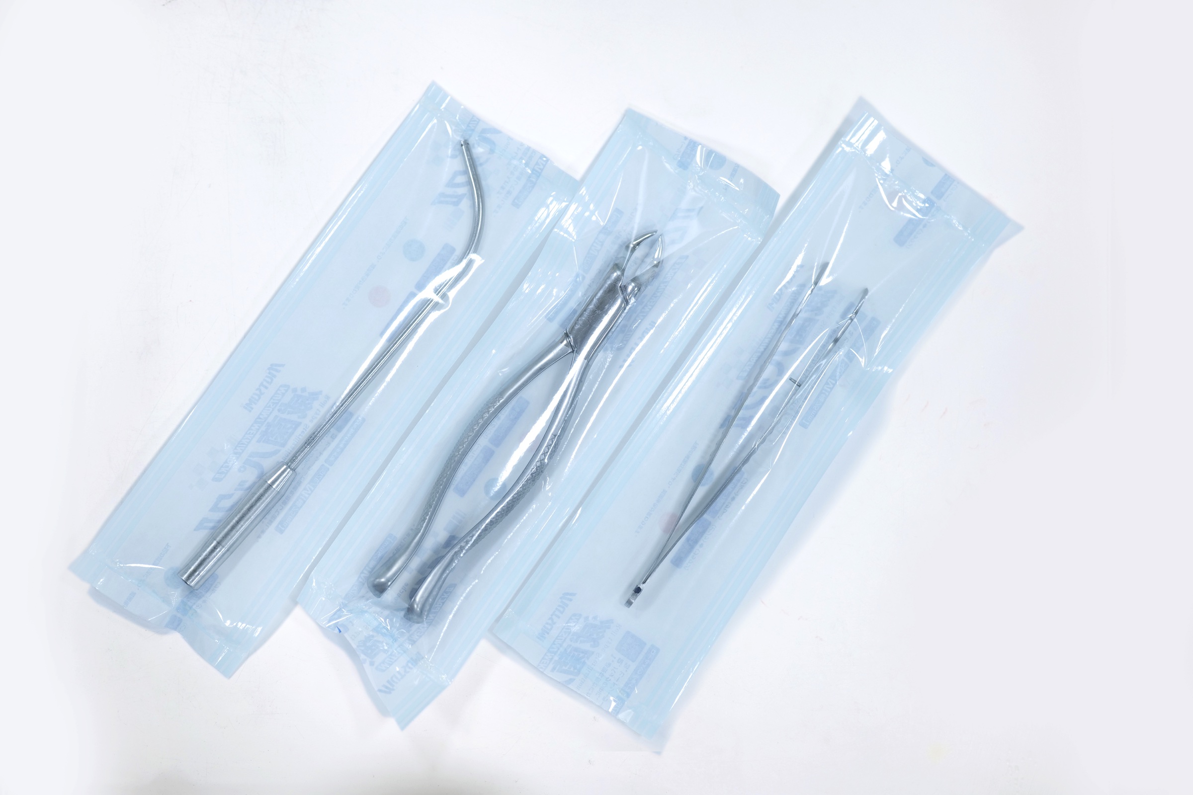 滅菌パックに個別包装された治療器具
